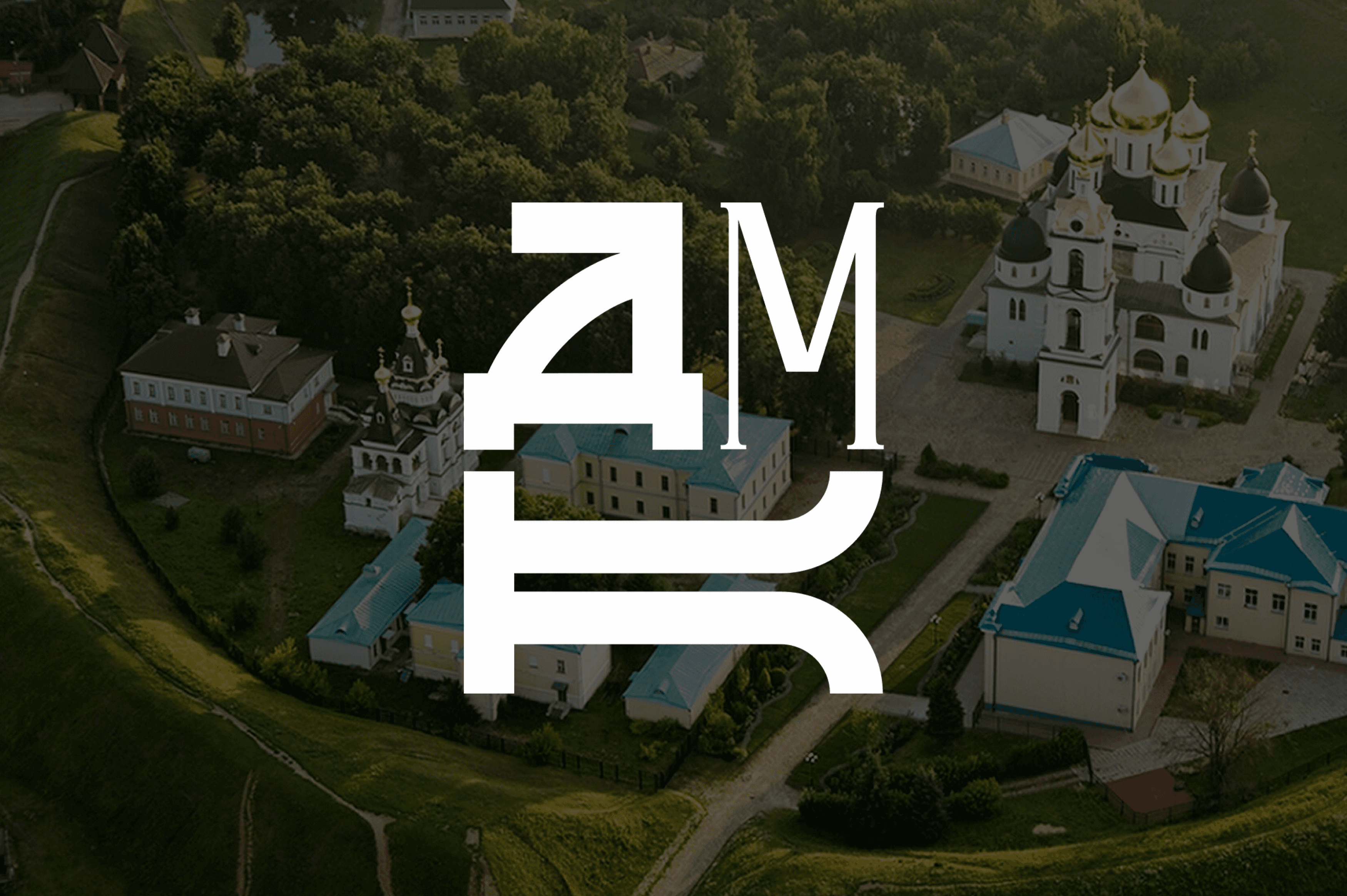 Логотип на фоне Кремля